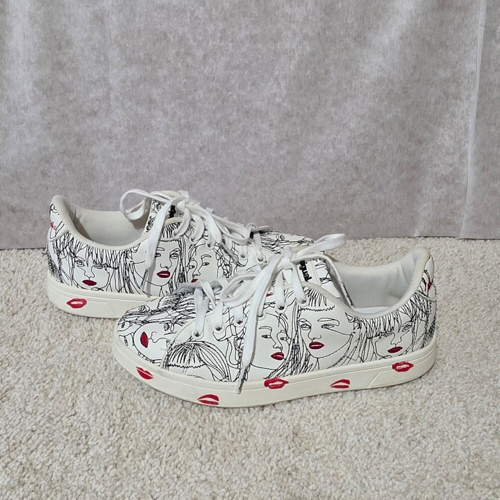 Desigual Women's Shoes Cosmic Caras Black and Red Graphic Sneakers SIZE 6